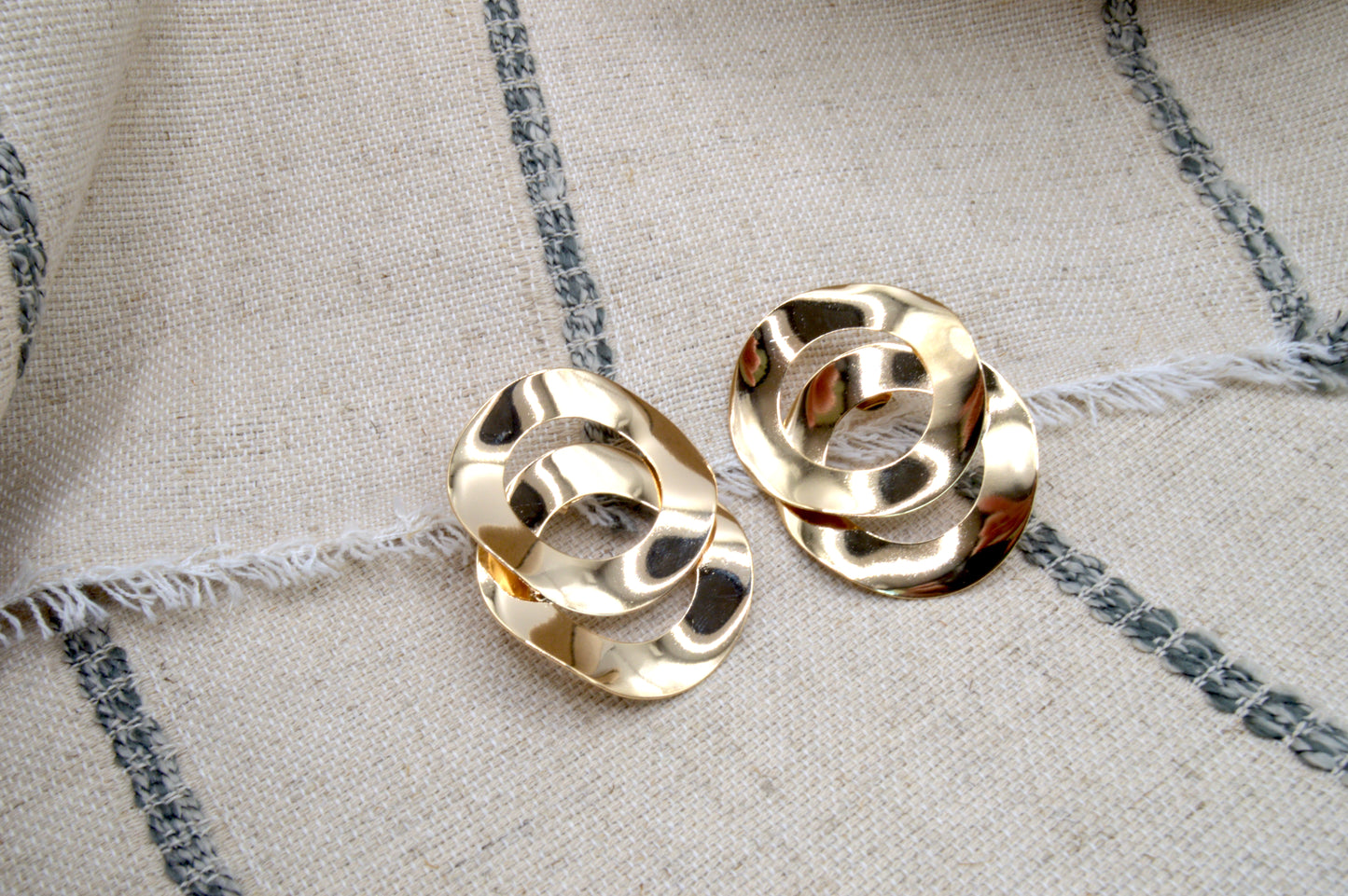 Circle Wavy Earrings