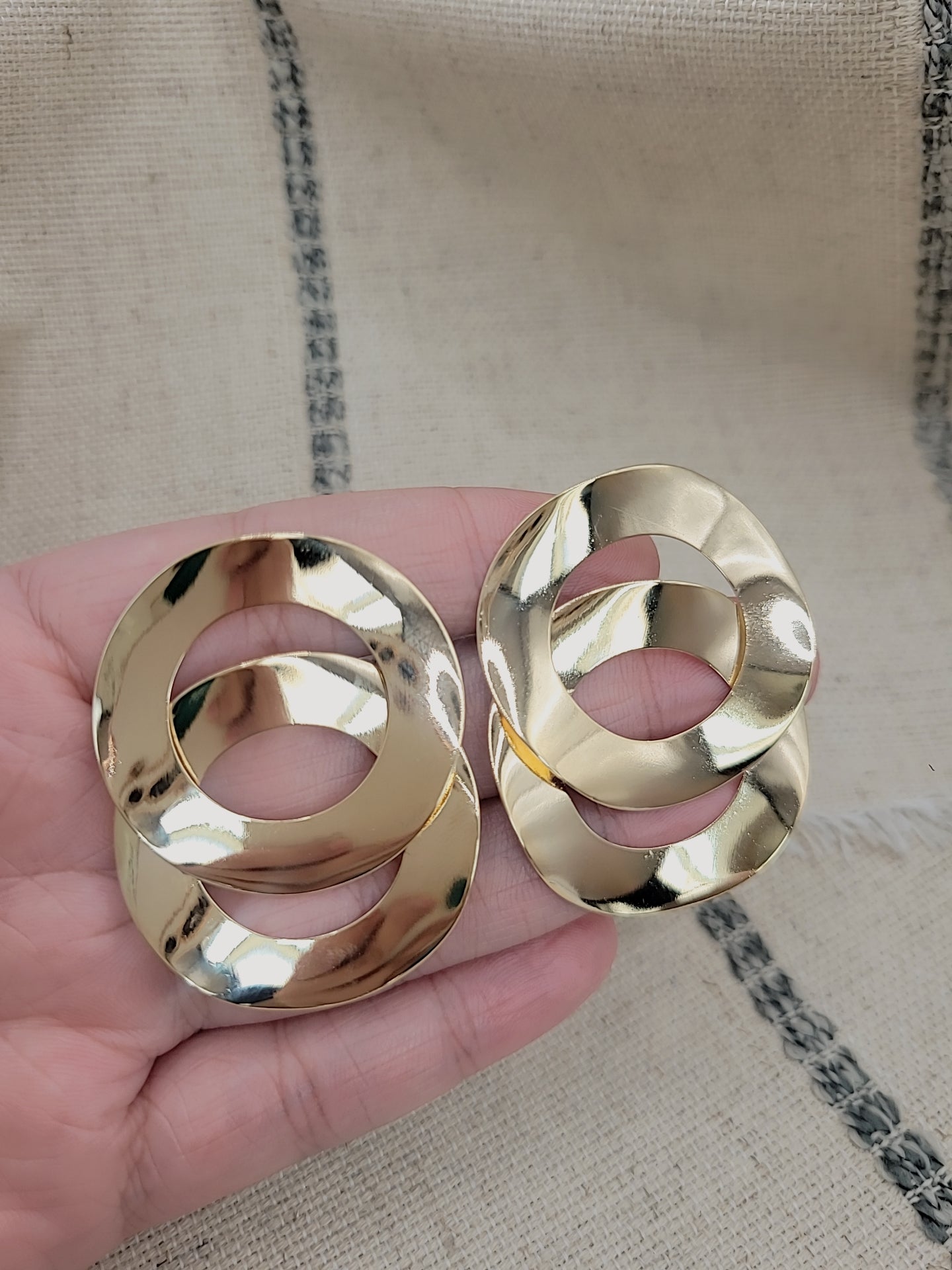 Circle Wavy Earrings