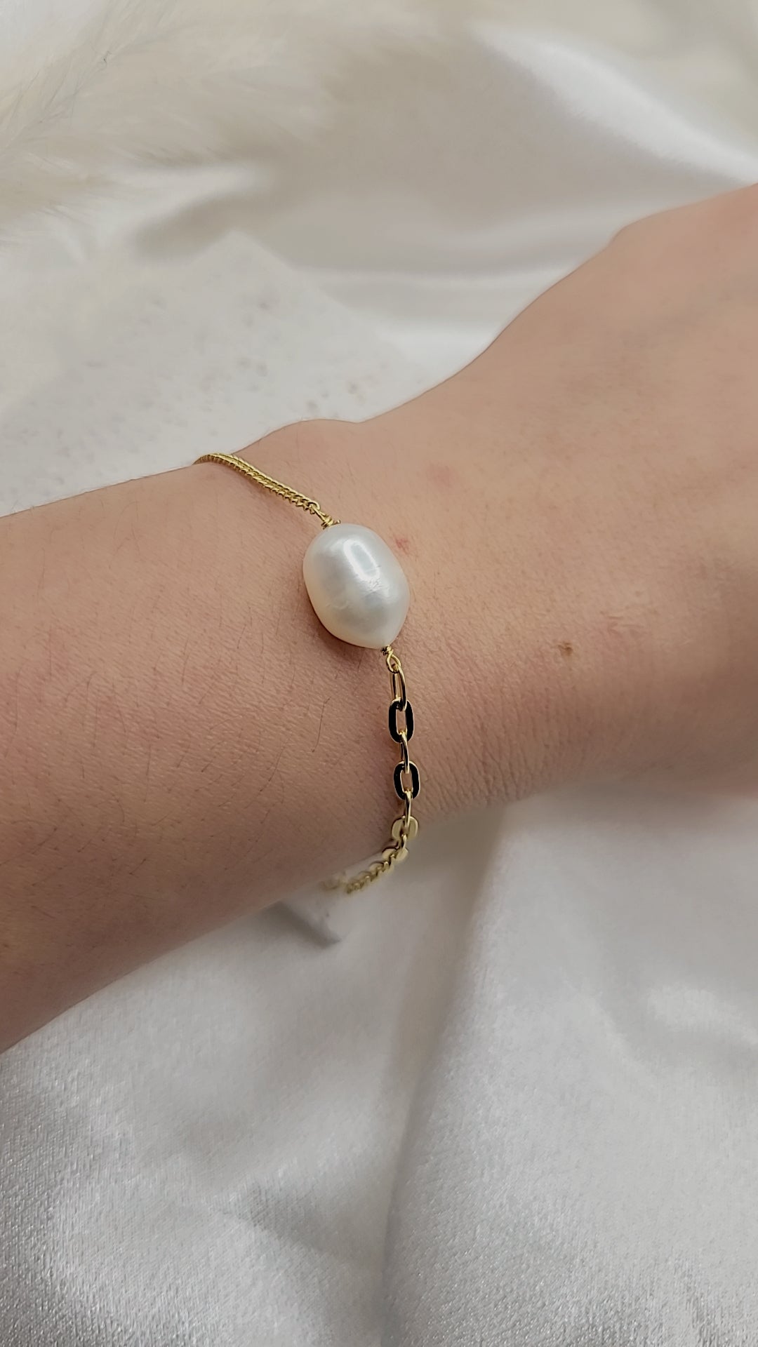 Oval Pearl Bracelet