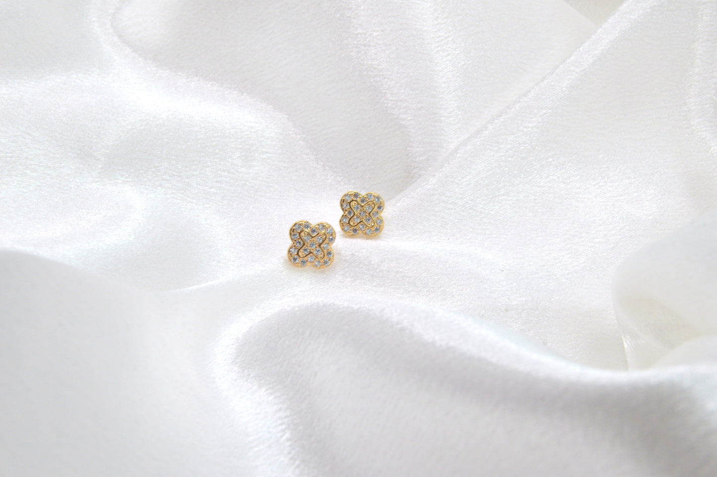 Clover Pave Studs Earrings
