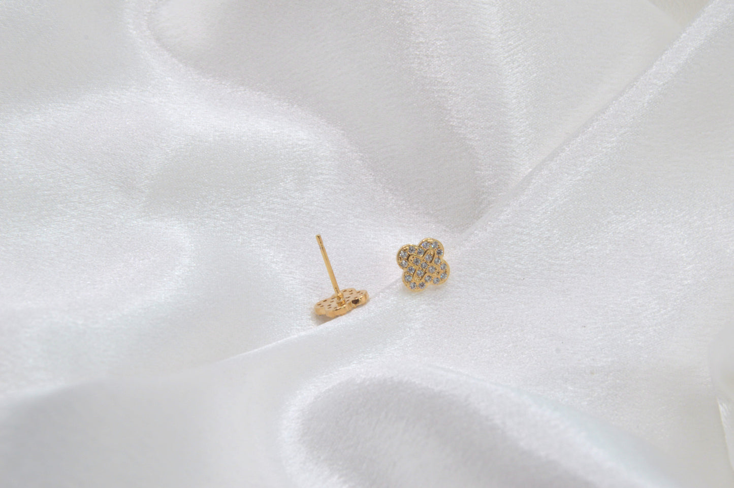 Clover Pave Studs Earrings