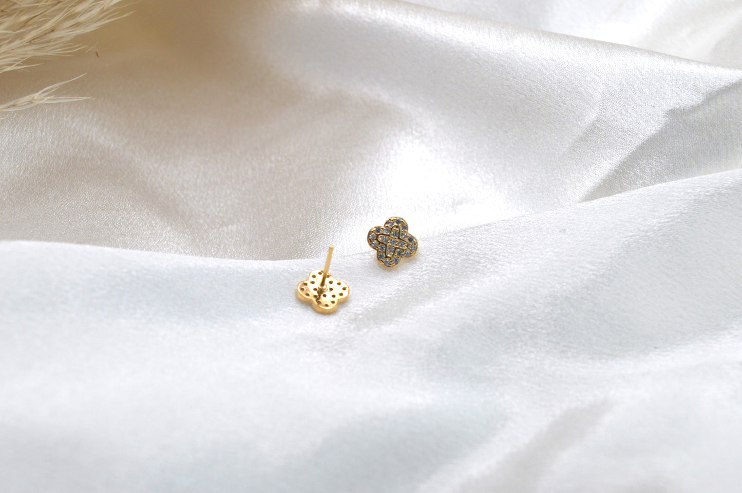 Clover Pave Studs Earrings
