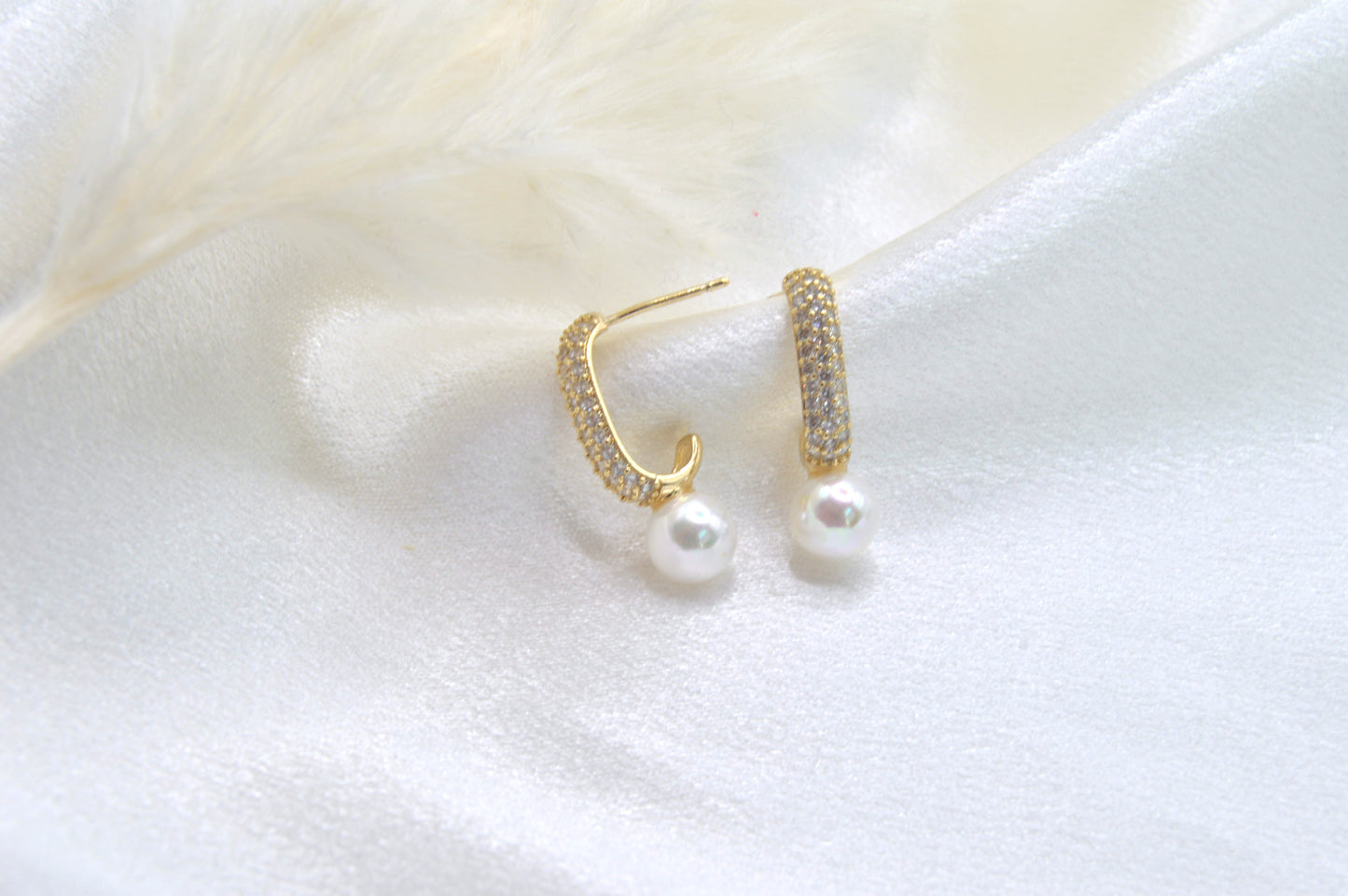 Micropave Pearl Studs