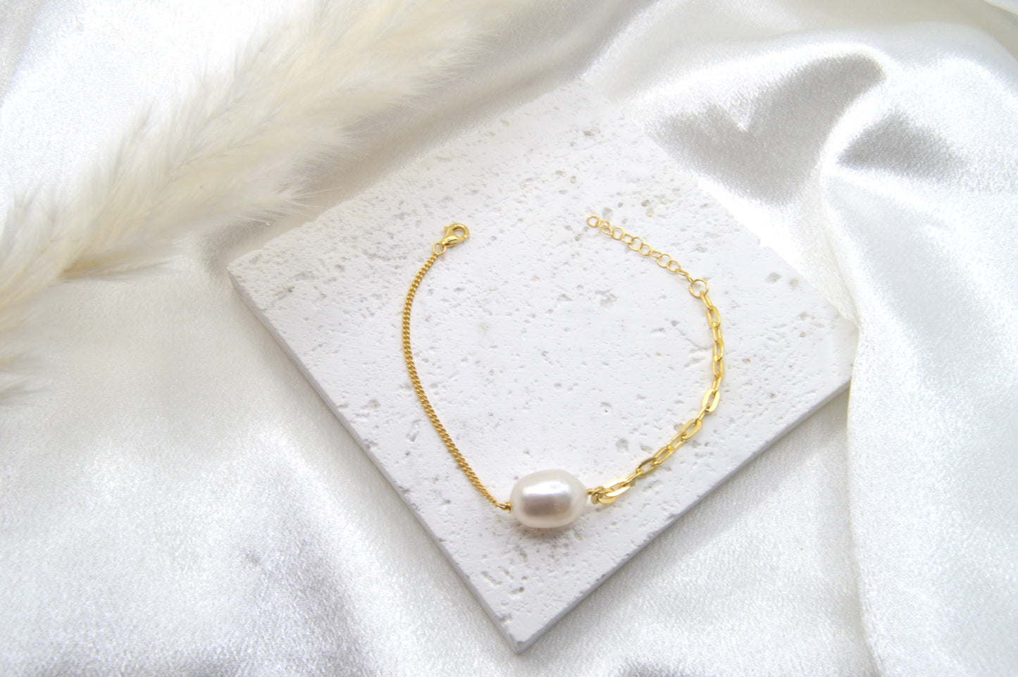 Oval Pearl Bracelet