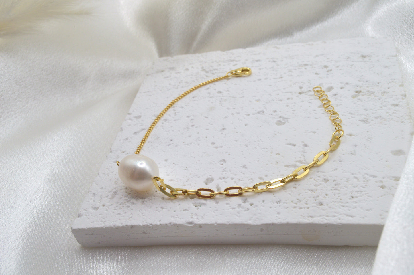Oval Pearl Bracelet