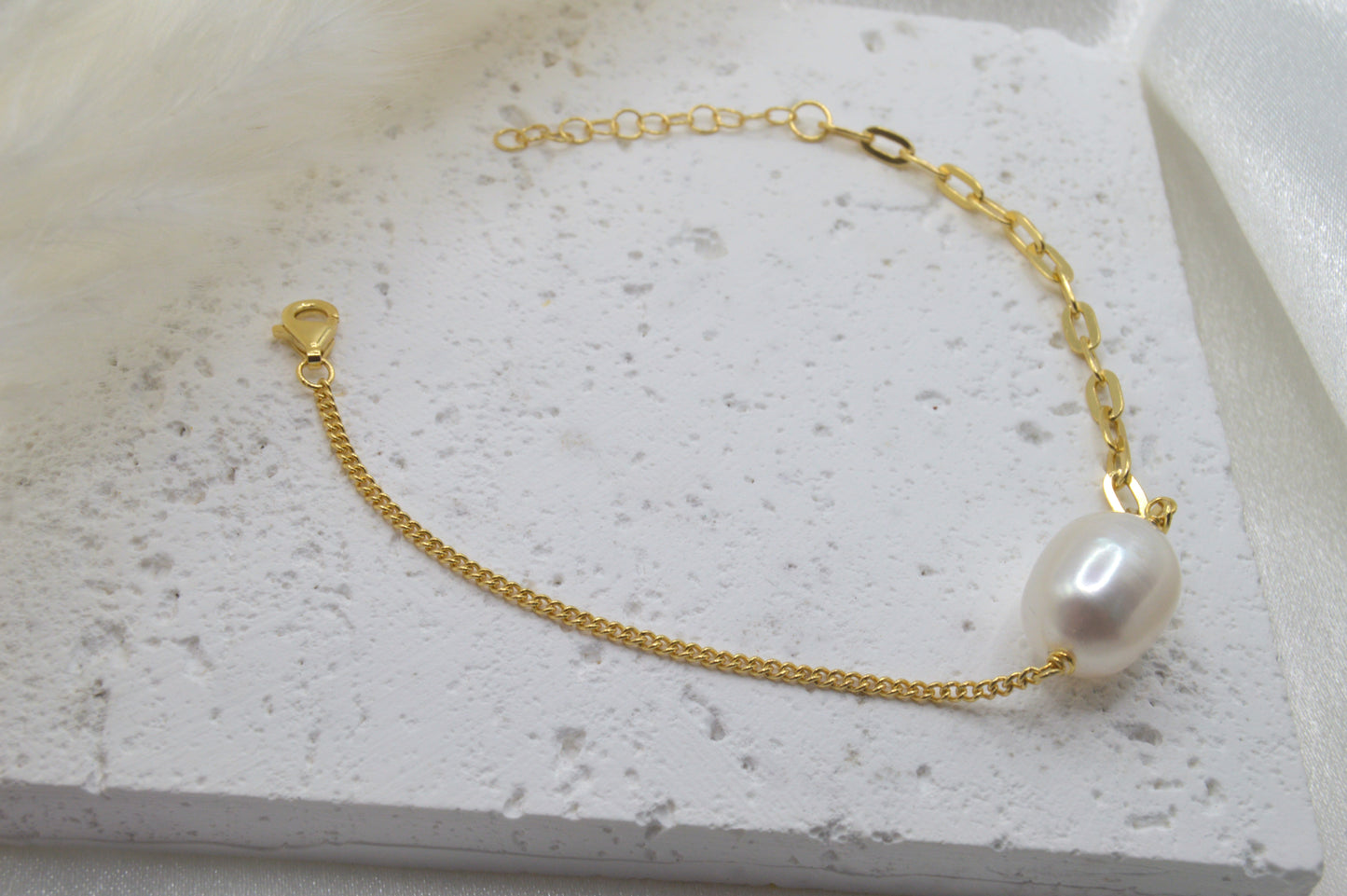 Oval Pearl Bracelet