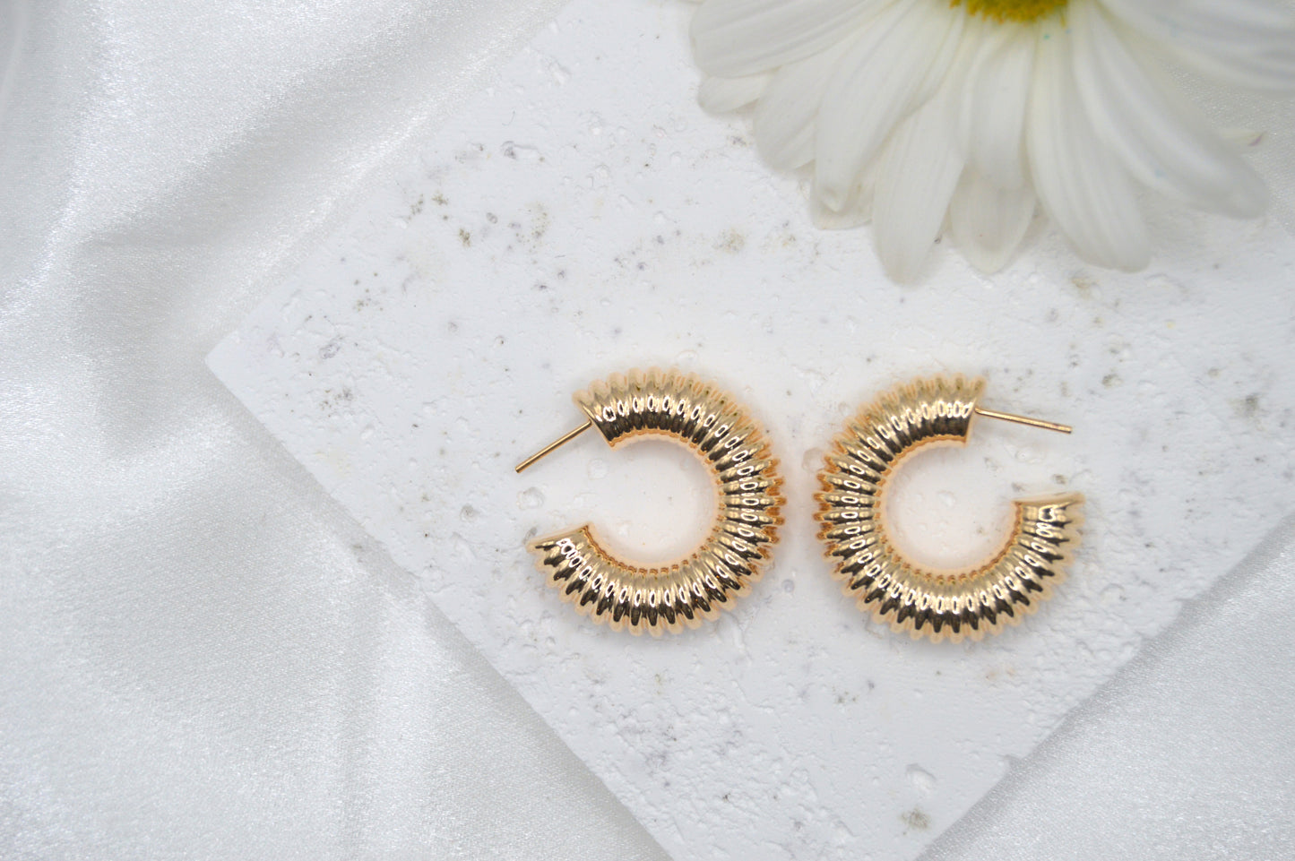 Chunky Ribbed Hoops