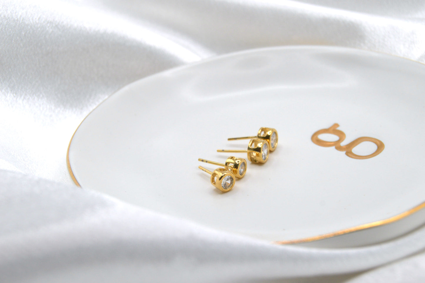 Two Round Cz Studs Earrings